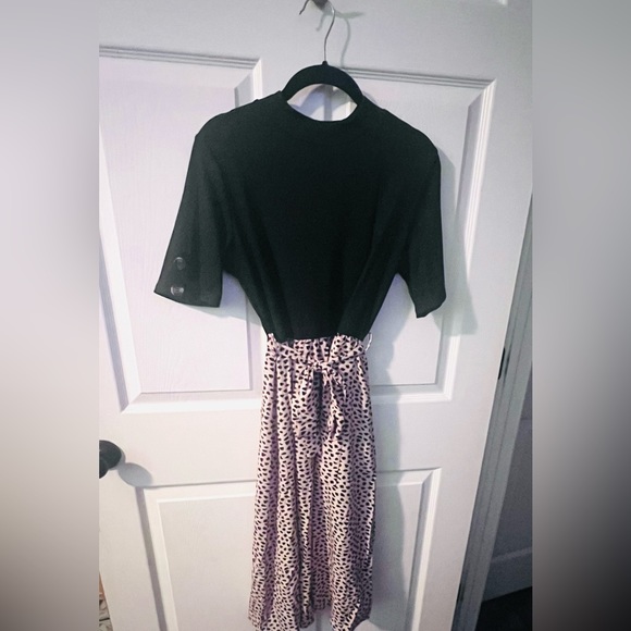 Short sleeve dress with tie at waist - printed skirt/ black top w button sleeves - Picture 2 of 4